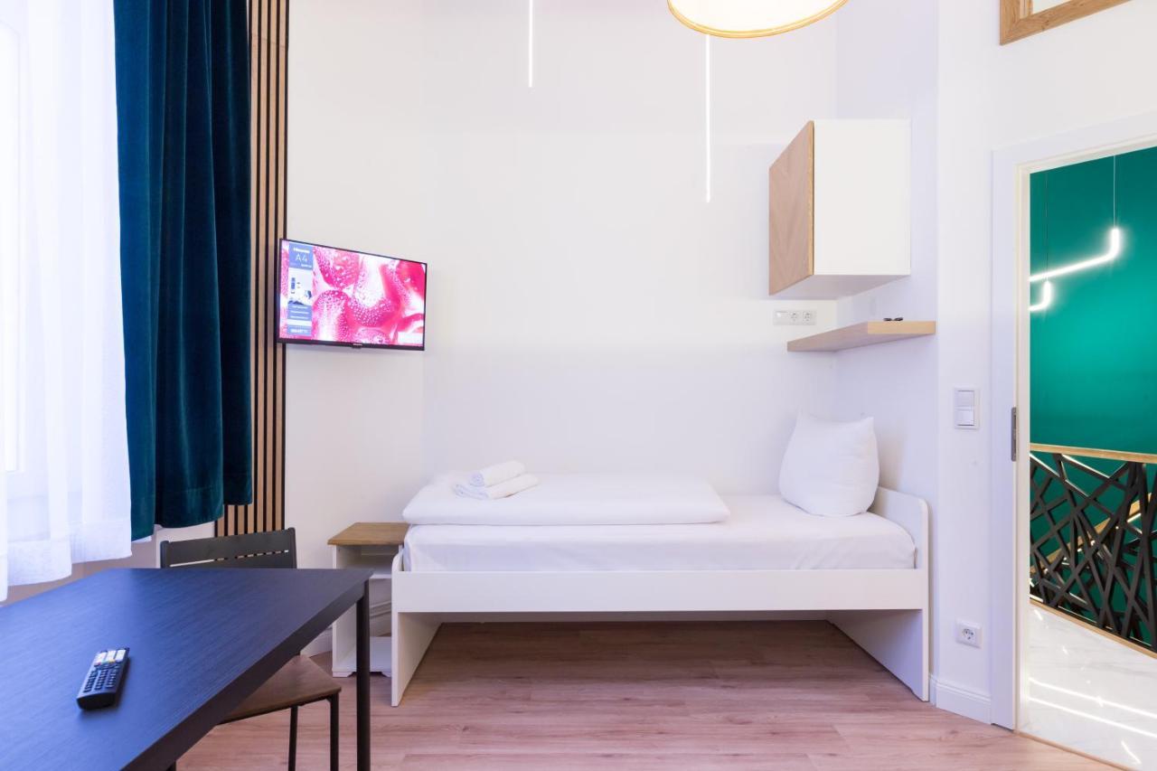 Hevals Spa & Design Apartment Berlino Esterno foto